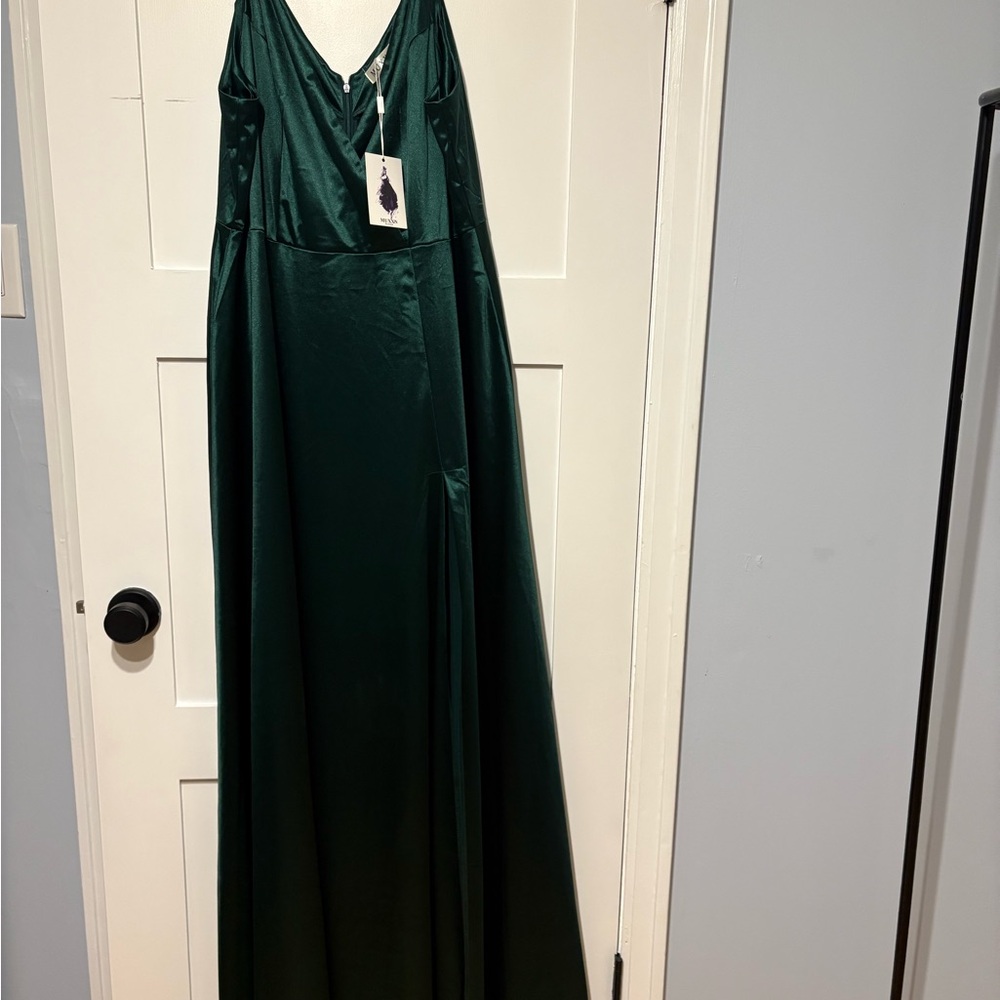 Elegant Green Sleeveless Maxi Dress - Picture 4 of 4